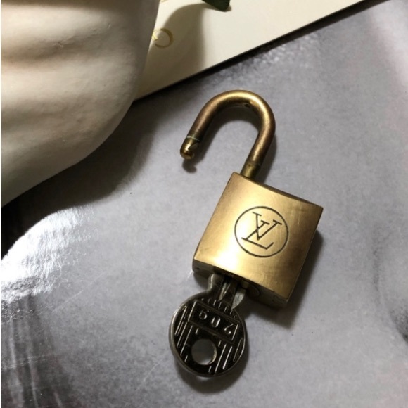 Louis Vuitton 200 series Lock & Key - Picture 6 of 6